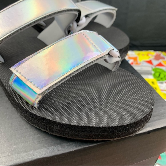 Trillium Iridescent Adjustable Sandals Var. Sizes - Picture 5 of 10